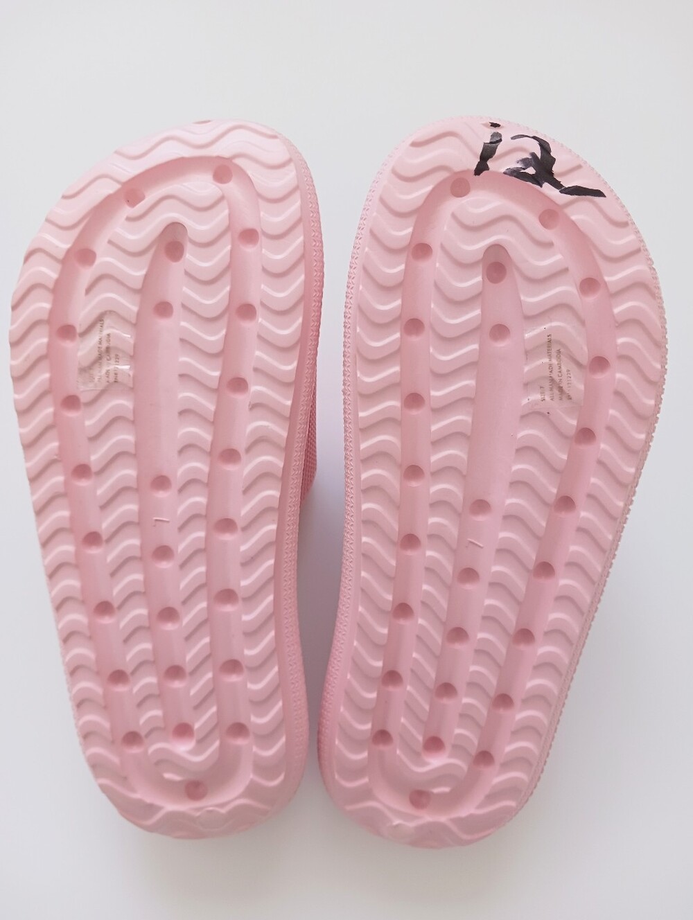 NWOT bebe Uniquely Designed Chain & Charms Women Pink Slides Size 7 - Picture 4 of 8